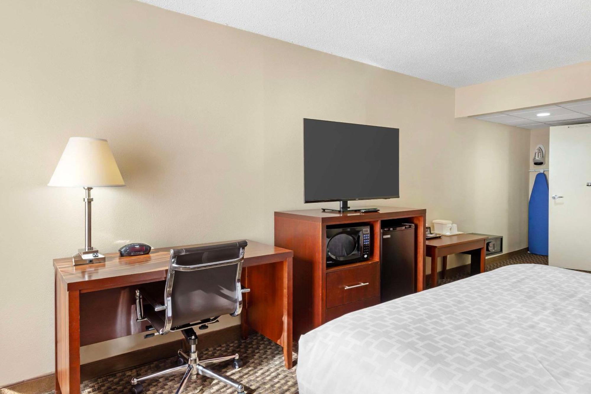 Clarion Pointe Research Triangle Park Durham Hotel Bagian luar foto