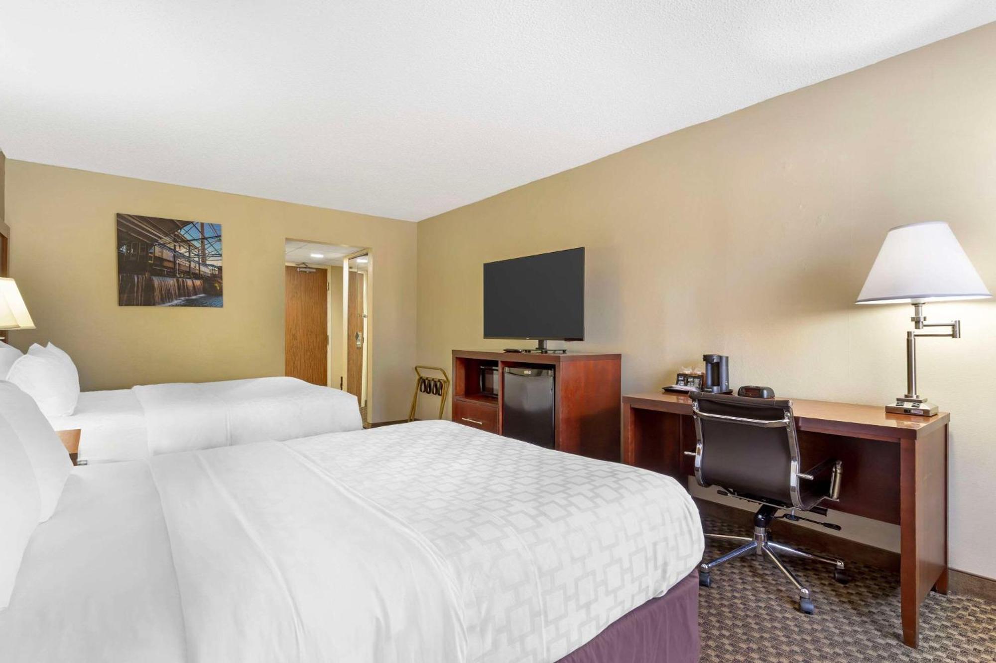 Clarion Pointe Research Triangle Park Durham Hotel Bagian luar foto