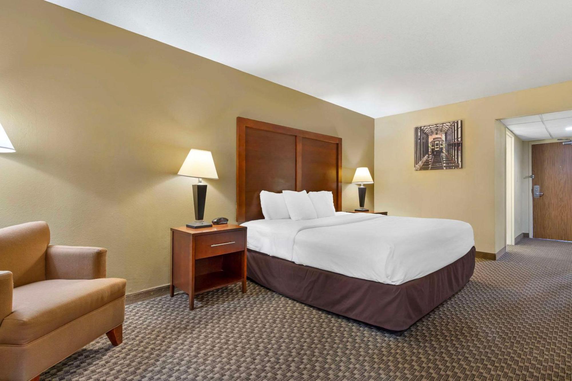 Clarion Pointe Research Triangle Park Durham Hotel Bagian luar foto