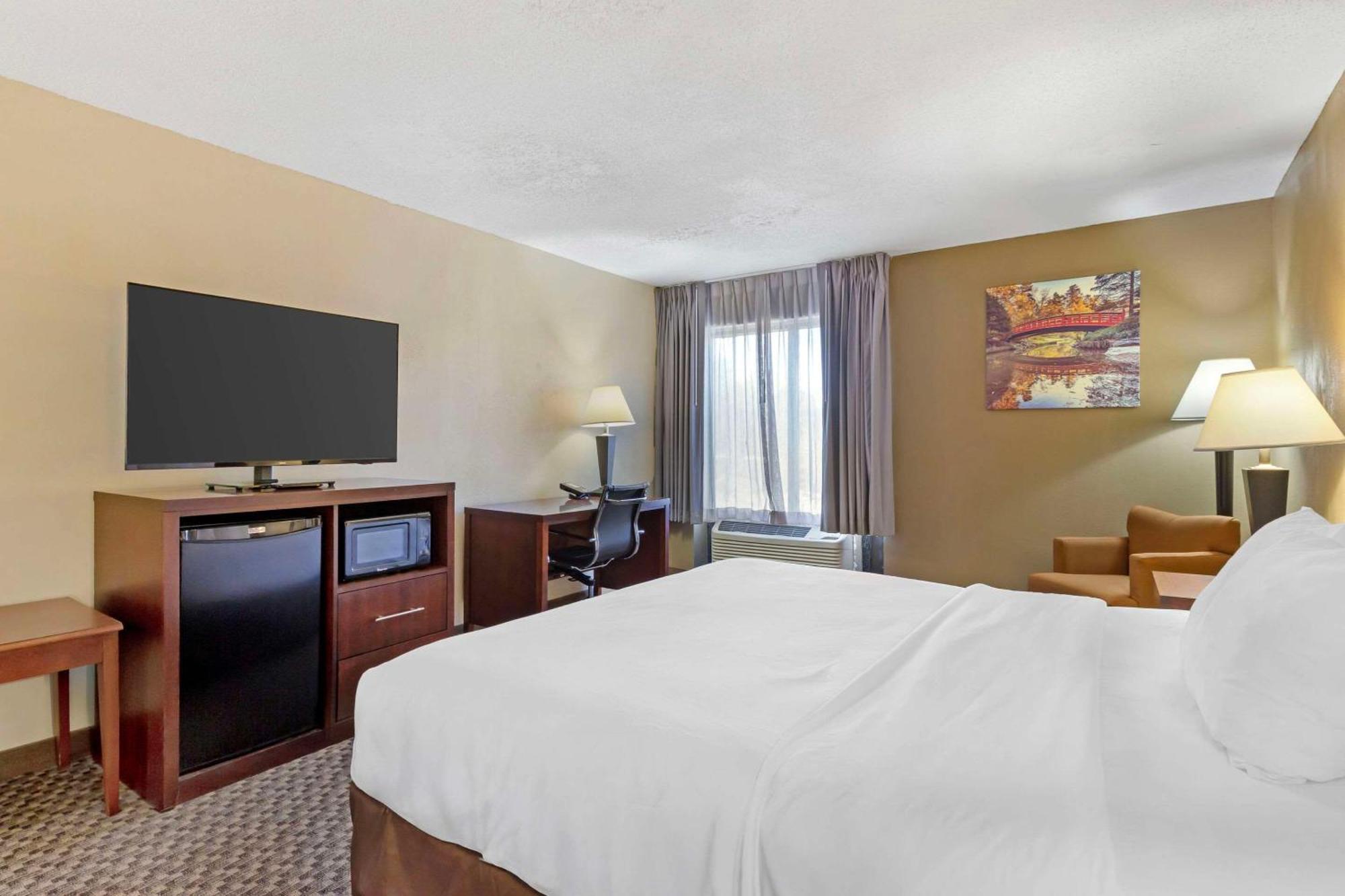 Clarion Pointe Research Triangle Park Durham Hotel Bagian luar foto