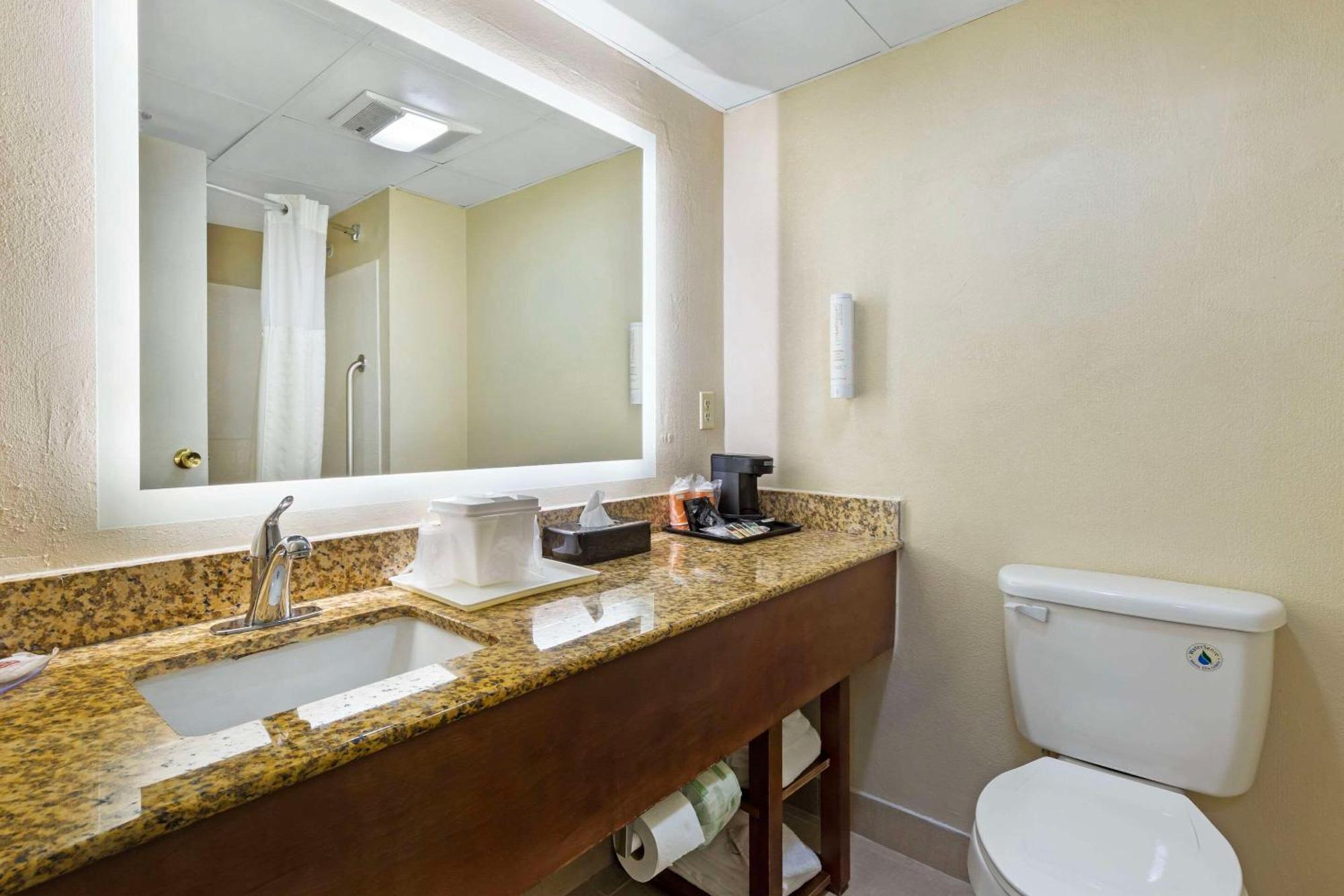 Clarion Pointe Research Triangle Park Durham Hotel Bagian luar foto